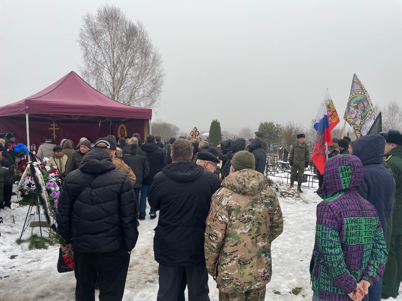 В Тверской области прошли проводы героя СВО с воинскими почестями и оркестром В Тверской области прошли проводы героя СВО с воинскими почестями и оркестром