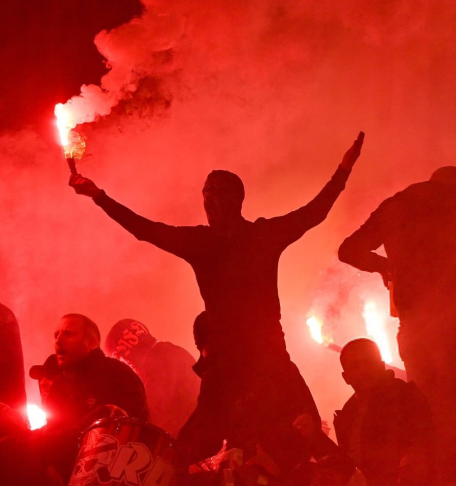 Фанаты избили футболистов «Ниццы» после серии проигрышей Фанаты избили футболистов «Ниццы» после серии проигрышей