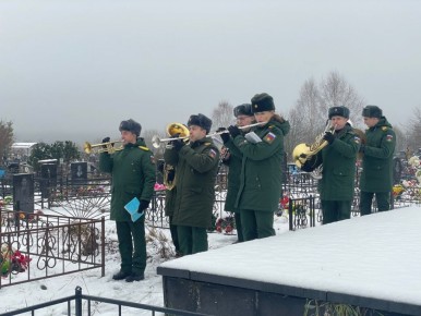 В Тверской области прошли проводы героя СВО с воинскими почестями и оркестром
