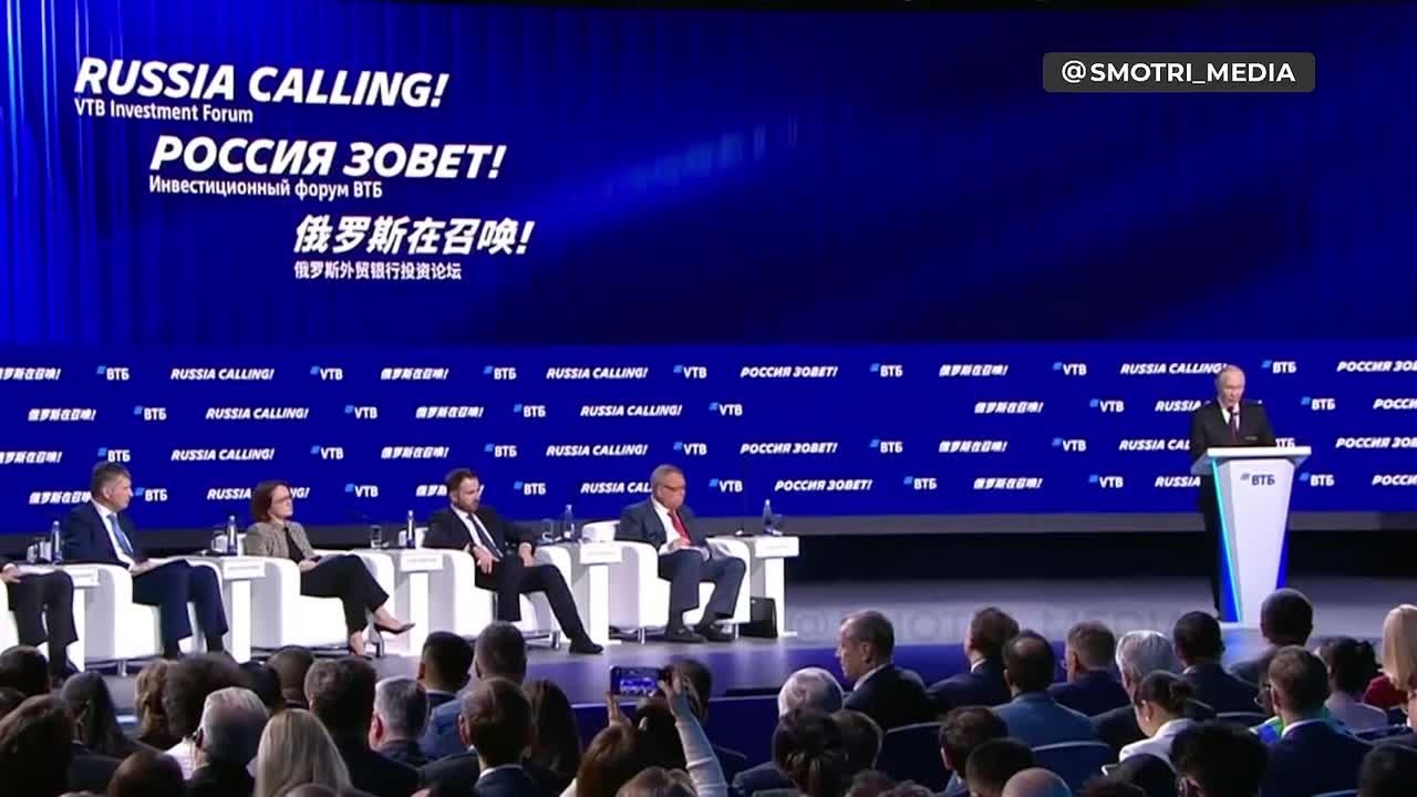 Российский банковский сектор работает "уверенно, стабильно", по итогам 2025 года его прибыль составит 3,2-3,5 трлн рублей — Путин