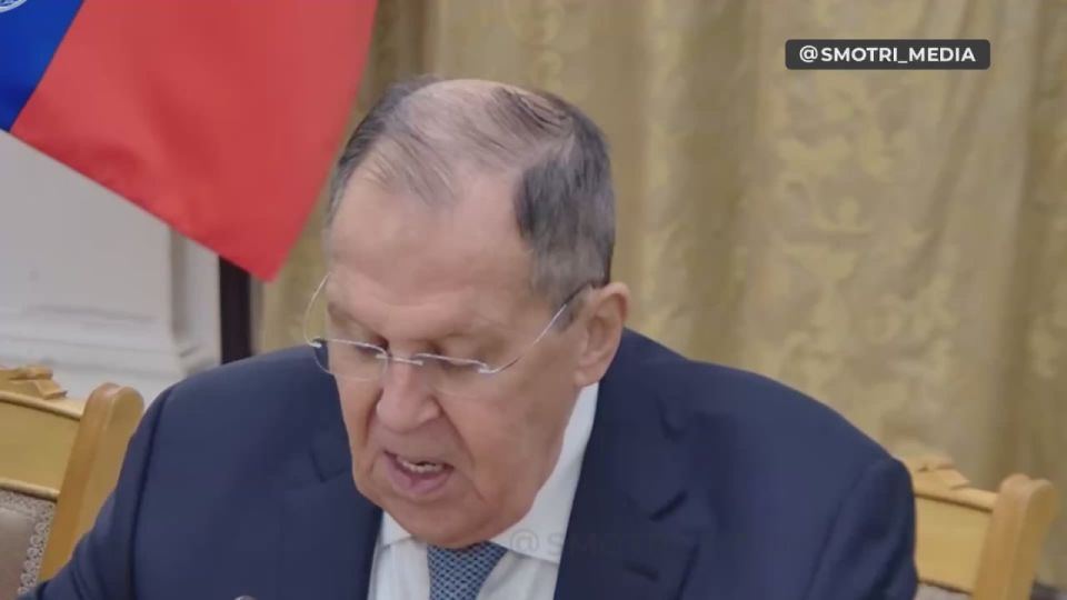 Лавров проводит переговоры с министром иностранных дел КНР Ван И