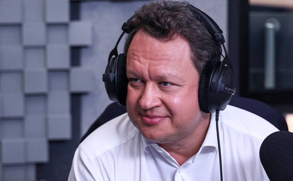 Пришло время признать то, что в России сложилась серьезная проблема с формированием курса рубля, актуальные в прошлом методики уже не работают, в результате чего публикуемый ЦБ курс воспринимается как «ненастоящий»