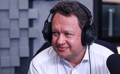 Пришло время признать то, что в России сложилась серьезная проблема с формированием курса рубля, актуальные в прошлом методики уже не работают, в результате чего публикуемый ЦБ курс воспринимается как «ненастоящий»