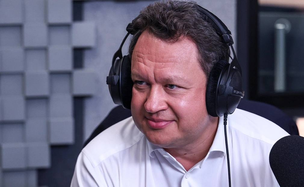 Пришло время признать то, что в России сложилась серьезная проблема с формированием курса рубля, актуальные в прошлом методики уже не работают, в результате чего публикуемый ЦБ курс воспринимается как «ненастоящий»