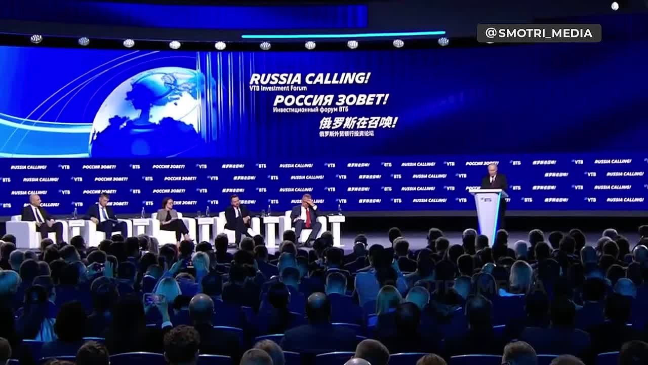 Путин предложил создать единую экосистему сопровождения инвестиций на базе "ВЭБ