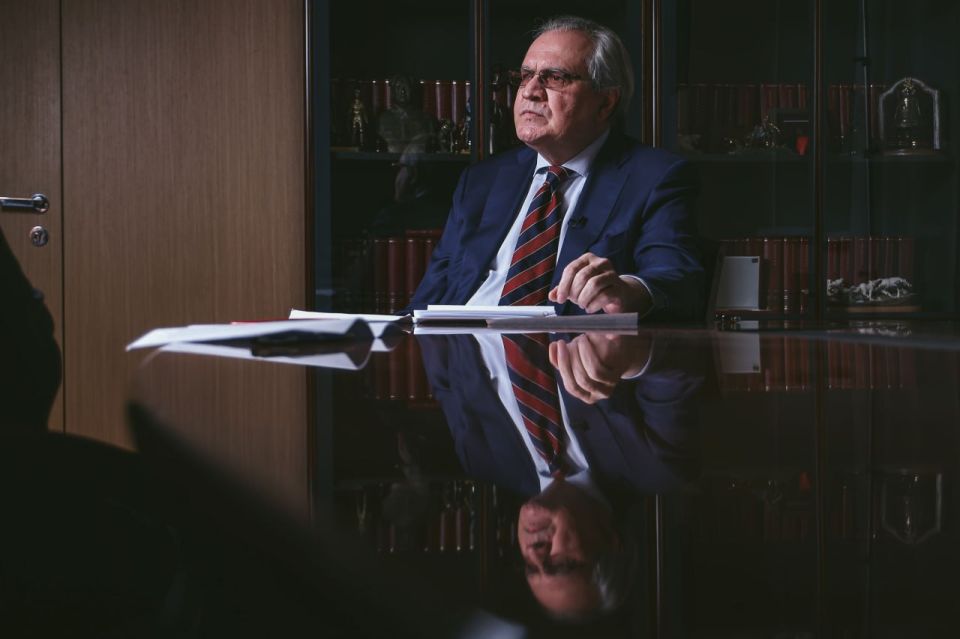 Глава Совета по правам человека при президенте Валерий Фадеев в интервью РБК назвал «абсолютной глупостью» вырезание знаковых сцен из фильмов, в частности, из комедии «О чем говорят мужчины»