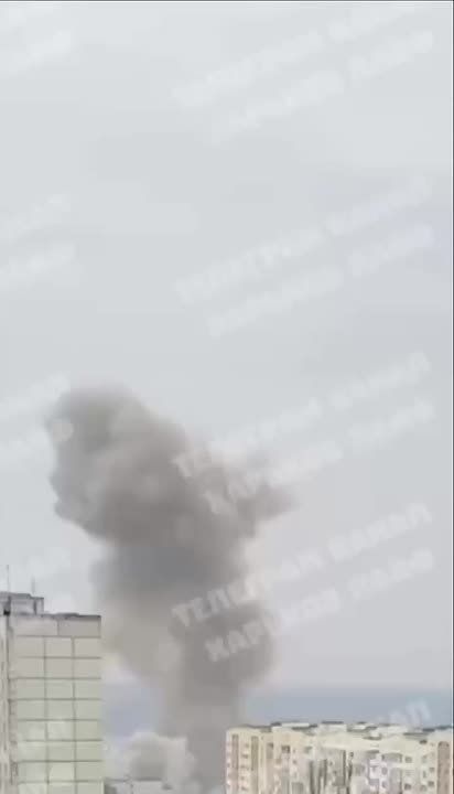 Столб дыма поднялся после взрыва в Харькове, начался пожар, пишут местные группы