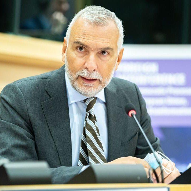 После задержания по делу о коррупции экс-генсек дипслужбы ЕС Стефано Саннино уходит из Еврокомиссии