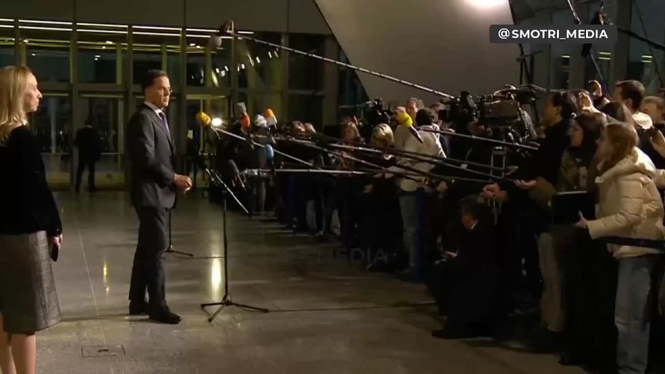 Если мирный процесс будет затягиваться или не приведет к результатам, то важно убедиться, что русские понимают, что поток оружия в Украину будет продолжаться — Марк Рютте