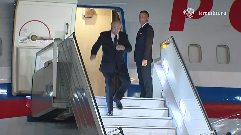 Президента России у трапа встретил Премьер-министр Индии Нарендра Моди