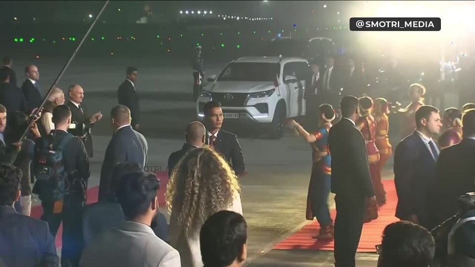 Путину показали выступление индийских танцовщиц