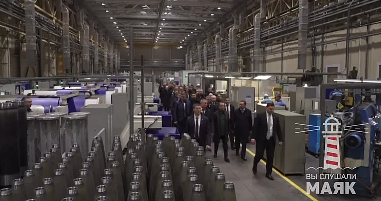 Медведев в ЦФО провел совещание об исполнении гособоронзаказа и поставок особо востребованных видов вооружения, военной и специальной техники, средств поражения