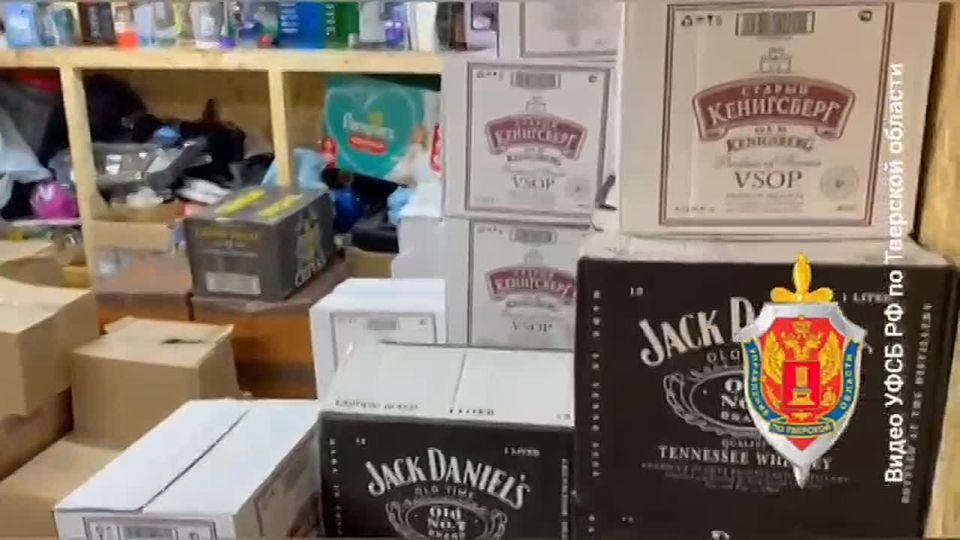 В Кимрском муниципальном округе у торговцев контрафактом изъяли алкоголь и сигареты