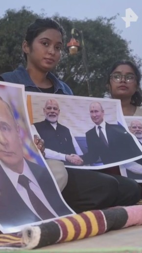 Ритуал благословения Владимира Путина и Нарендры Моди провели жители индийского города Праяградж