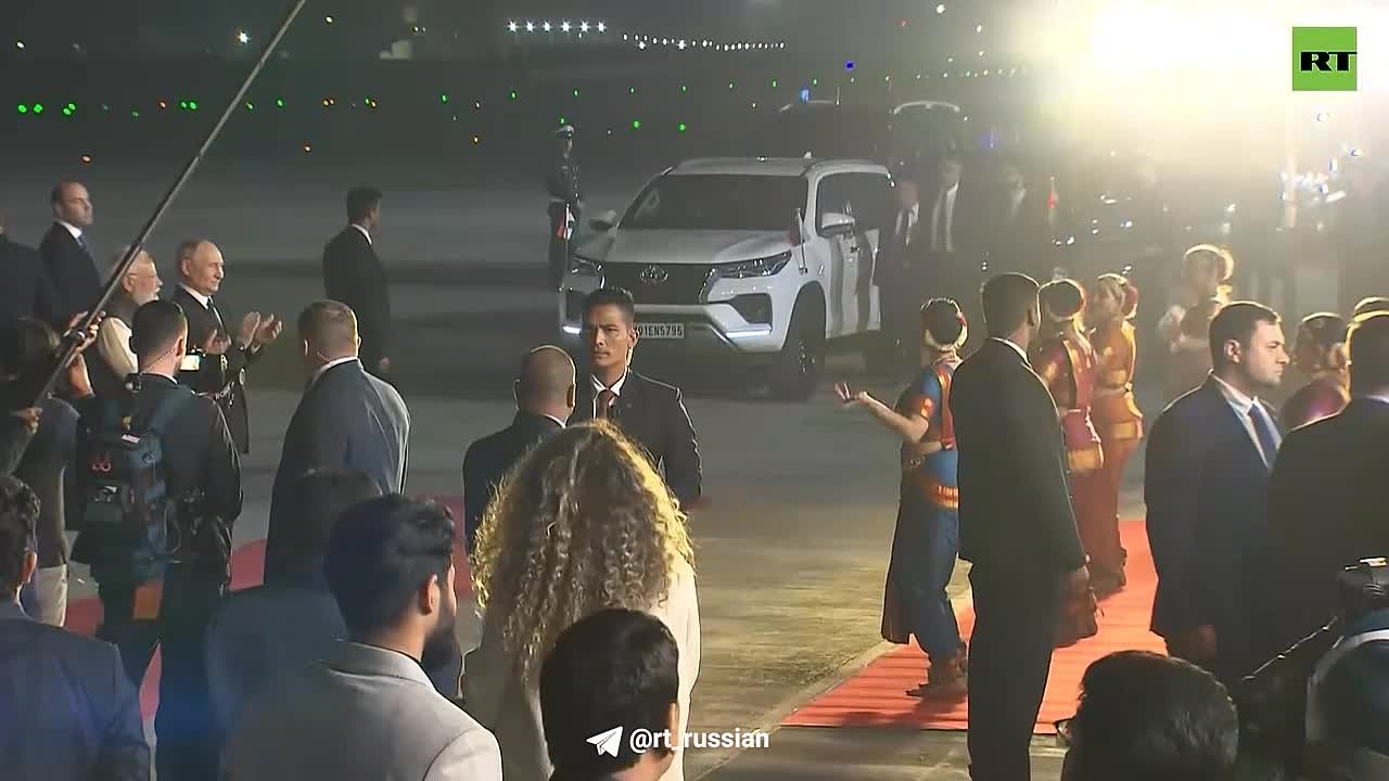 Путина встретили индийскими танцами