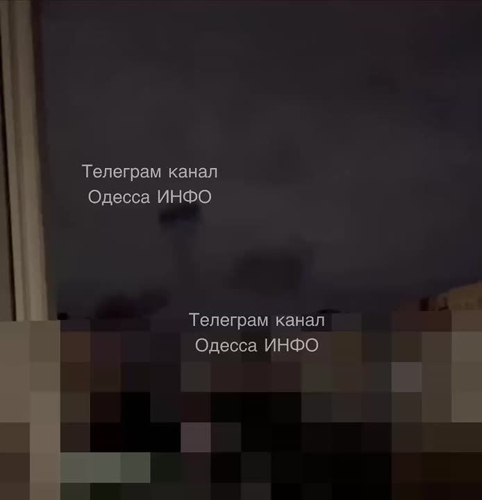 Пожар разгорелся на месте прилётов в Одессе, сообщают местные группы