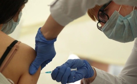 Власти планируют сдвинуть сроки включения в Национальный календарь профилактических прививок вакцин от ротавирусной инфекции, ветряной оспы, вируса папилломы человека (ВПЧ) и менингококковой инфекции