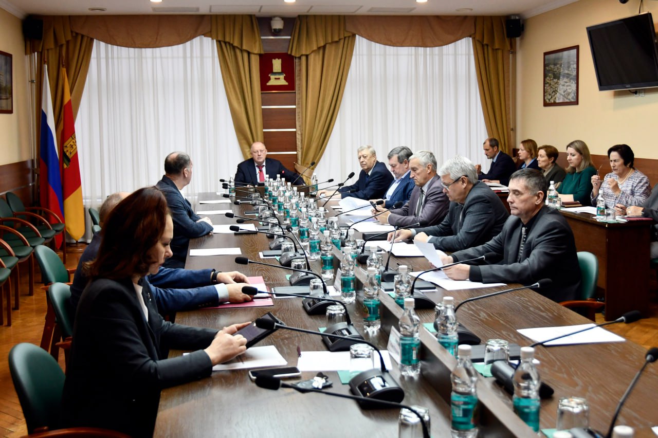 4 декабря председатель областного парламента Сергей Голубев провел заседание Совета Законодательного Собрания Тверской области