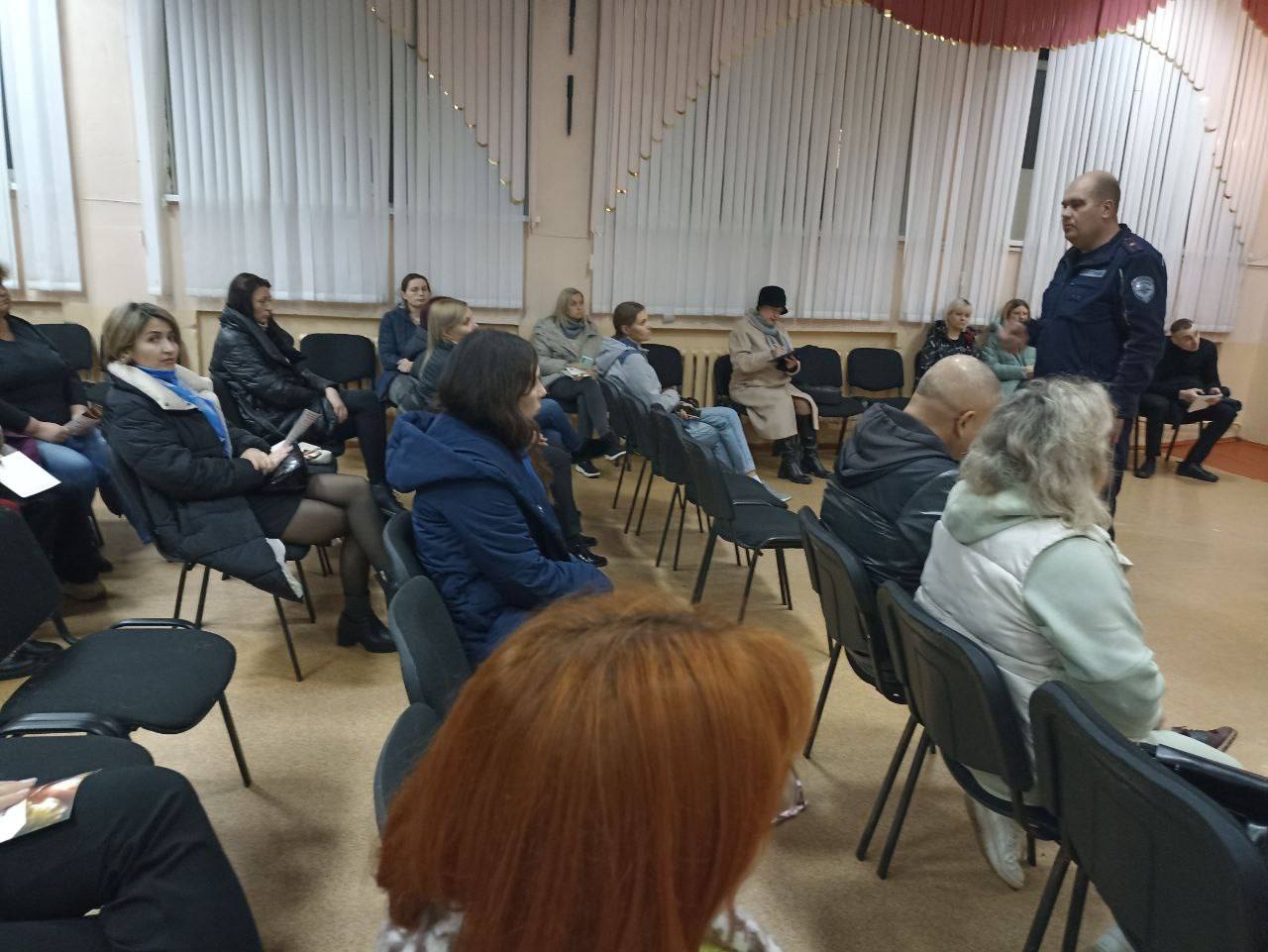 04 декабря 2025 года сотрудники Госавтоинспекции приняли участие в родительском собрании в МОУ СОШ № 43 города Твери 04 декабря 2025 года сотрудники Госавтоинспекции приняли участие в родительском собрании в МОУ СОШ № 43 города Твери