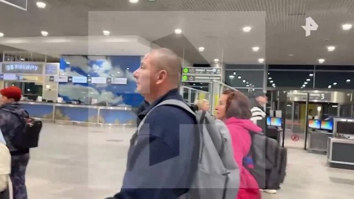 "Получаем чемодан и 25 часов будем ждать": пассажиры самолета, совершившего аварийную посадку в аэропорту Домодедово, рассказали РЕН ТВ, что отправятся на отдых только через день