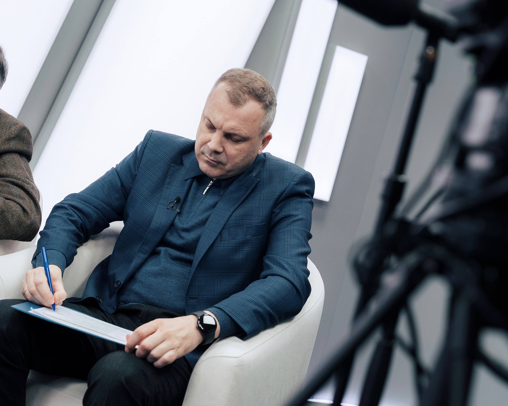 Евгений Попов: Полуфинал программы «Публичная политика» в Высшей партийной школе «Единой России» Евгений Попов: Полуфинал программы «Публичная политика» в Высшей партийной школе «Единой России»