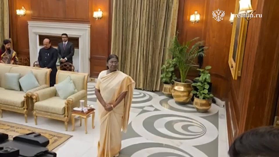 Владимир Путин начал встречу с Президентом Индии Дроупади Мурму