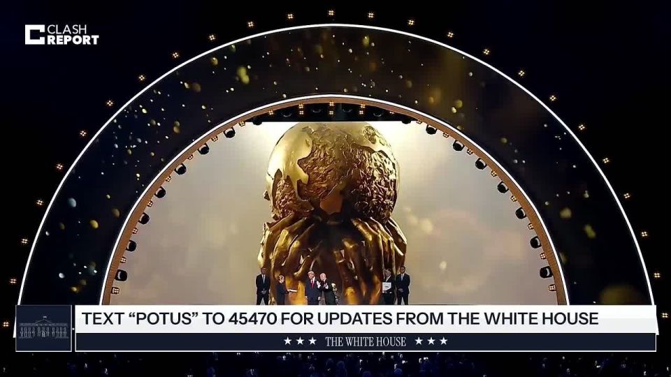 Трамп получил первую в истории Премию мира ФИФА во время жеребьёвки чемпионата мира по футболу — 2026