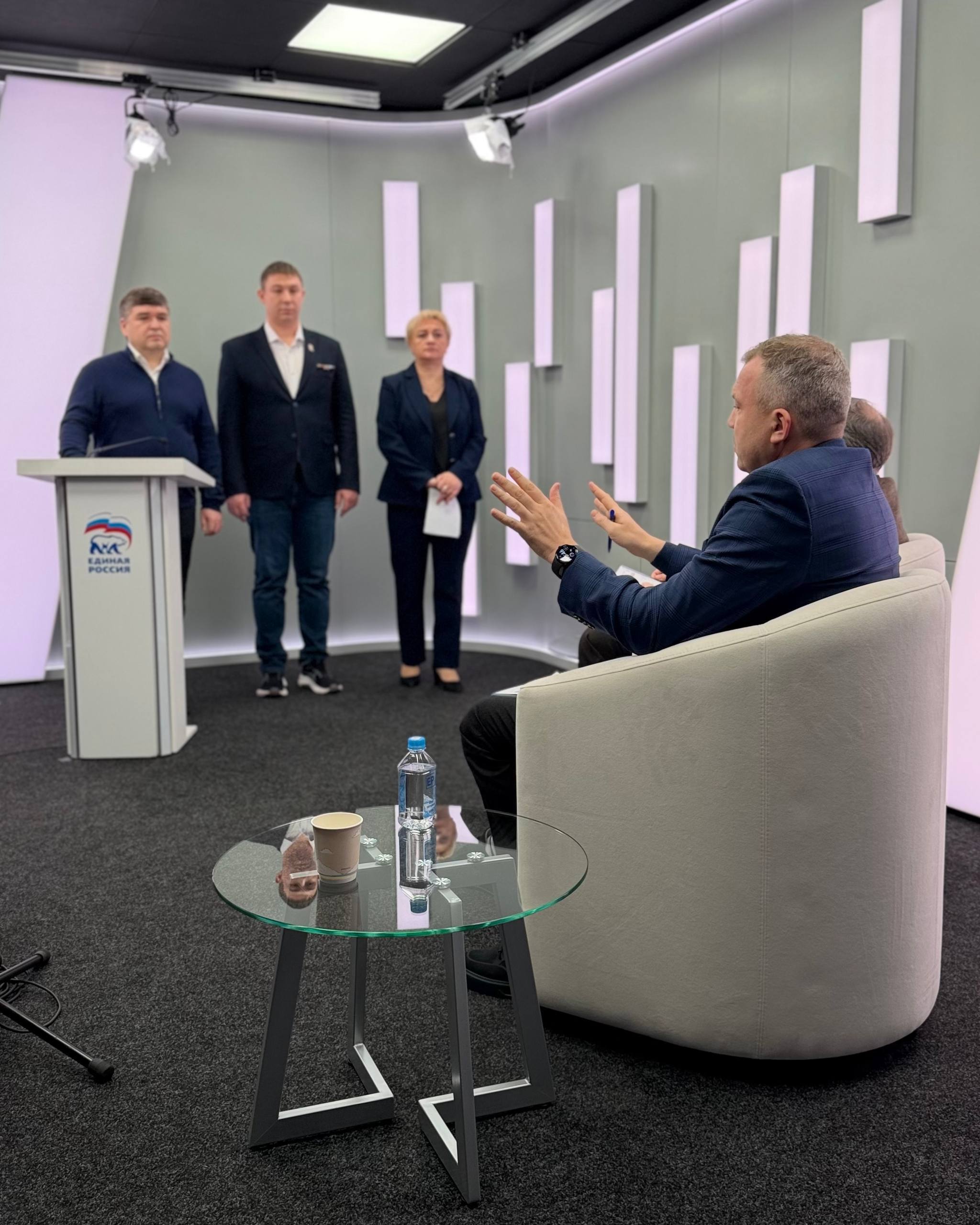 Евгений Попов: Полуфинал программы «Публичная политика» в Высшей партийной школе «Единой России» Евгений Попов: Полуфинал программы «Публичная политика» в Высшей партийной школе «Единой России»