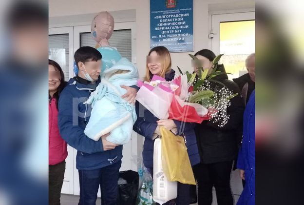 Марина Ахмедова: Пока волжская соцзащита писала нам развернутые письма, пытаясь обосновать правильность закрытия Дома ребенка, выяснилось, что те трое детей, которые там остались после того, как всех остальных срочно... Марина Ахмедова: Пока волжская соцзащита писала нам развернутые письма, пытаясь обосновать правильность закрытия Дома ребенка, выяснилось, что те трое детей, которые там остались после того, как всех остальных срочно...