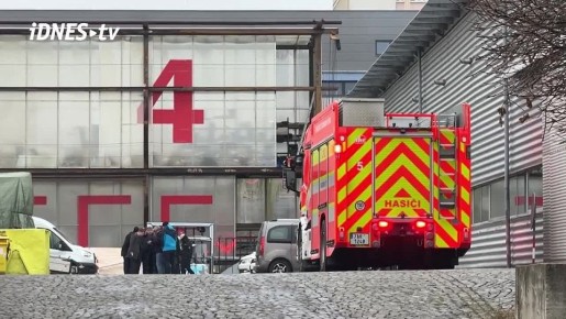 Пожар в Праге уничтожил ретроавтомобили стоимостью примерно в $10 млн, сообщает новостной портал Idnes