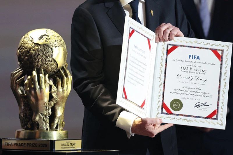 Андрей Клинцевич: Трамп получил премию мира. Но, пока не Нобелевскую Глава ФИФА Джанни Инфантино наградил президента США Дональда Трампа премией мира, которую организация учредила недавно Андрей Клинцевич: Трамп получил премию мира. Но, пока не Нобелевскую Глава ФИФА Джанни Инфантино наградил президента США Дональда Трампа премией мира, которую организация учредила недавно