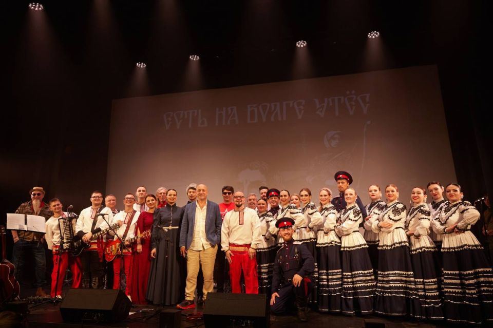 Дорогие нижегородцы и жители области, 7 декабря в 17:30 на телеканале и сайте «Нижний Новгород 24» — прямая трансляция этно-фолк-рок концерта «Ой, то не вечер»!