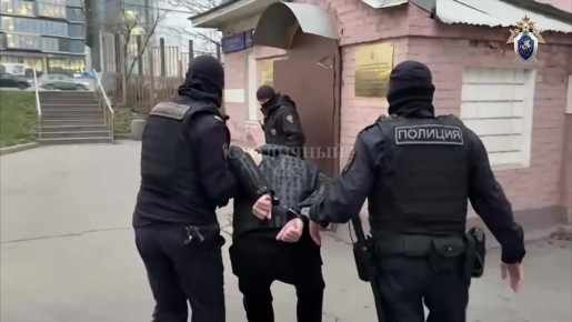 Мужчину, тренировавшего боксерские удары на памятнике ветеранам МЧС в Москве, задержали