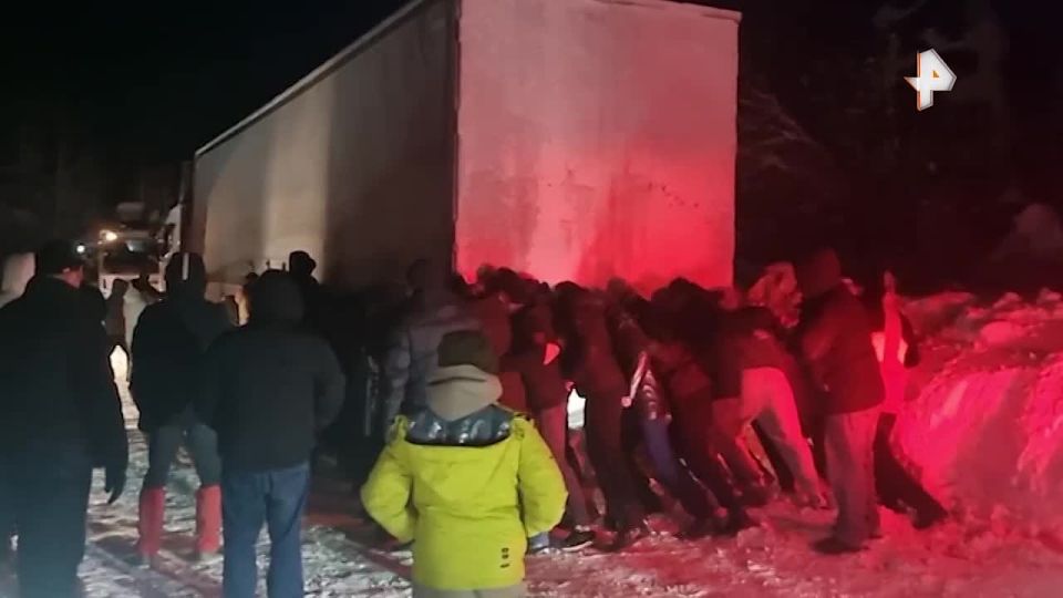 Снежный шторм накрыл горнолыжный курорт Шерегеш в Кемеровской области