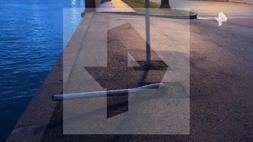 В Санкт-Петербурге машина пробила ограждение, вылетев в реку на 21-й линии Васильевского острова