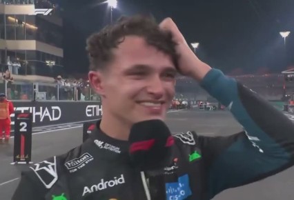 Британский пилот McLaren Ландо Норрис впервые стал чемпионом "Формулы 1"