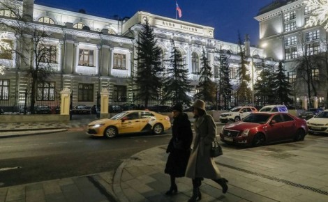 Банк России зафиксировал снижение остроты проблемы с дропами — физлицами, чьи счета и карты используются для обналичивания денег или совершения переводов в пользу теневого бизнеса или других незаконных операций