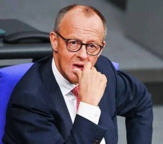 Мерц действительно обиделся на интернет-троллей, которые называли его «сраным пьяницей» и «маленьким нацистом», или это был расчётливый план?