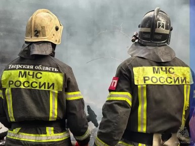 #терминыМЧС. Что такое трёхколенка Трёхколенка — это трёхколенная выдвижная пожарная лестница