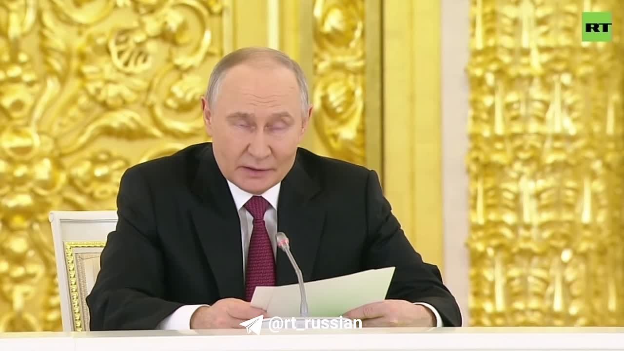 Путин подчеркнул необходимость усилить контроль за обращением наличных денег