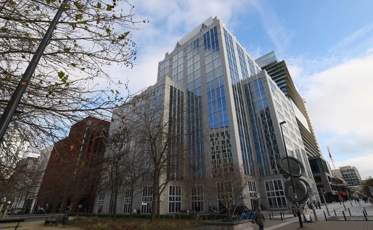 Французский банкир Оливье Юби попал под подозрение из-за частых поездок в Россию на фоне переговоров об использовании замороженных российских активов для поддержки Киева