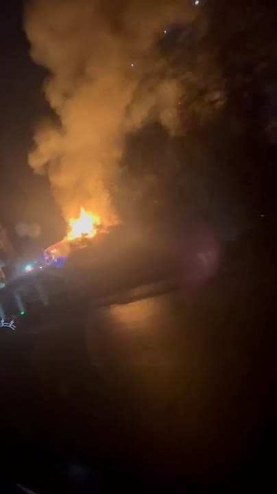 Около 30 человек пострадали в результате землетрясения магнитудой 7.2 в Японии. Об этом пишет The Sankei Shimbun