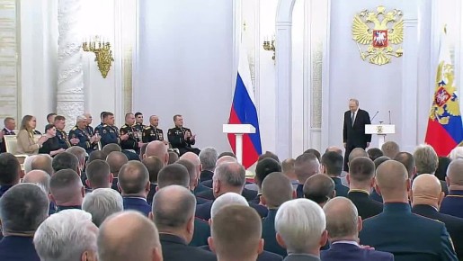‘В условиях современной войны головы не поднять, а ребята воюют, вот они и есть настоящие герои’ – Путин наградил медалями участников СВО