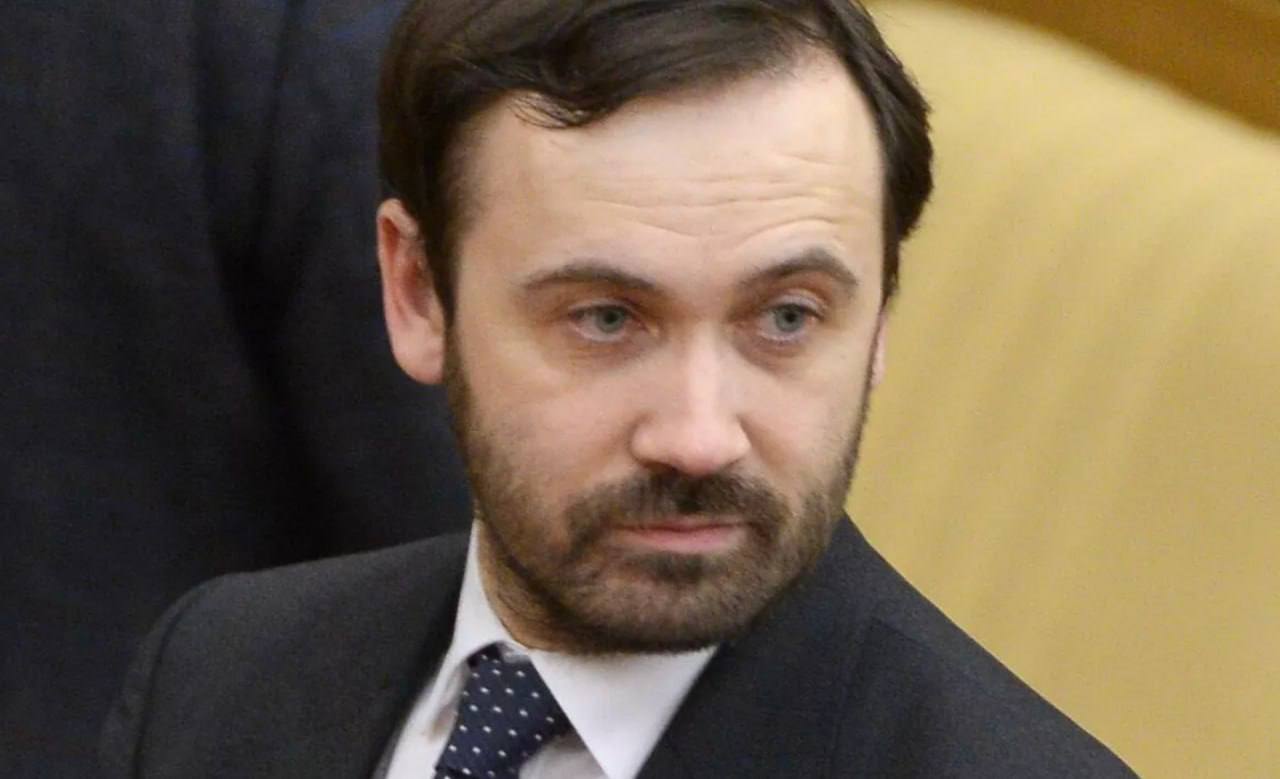 Суд приговорил иноагента Илью Пономарёва к шести годам и одному месяцу лишения свободы заочно