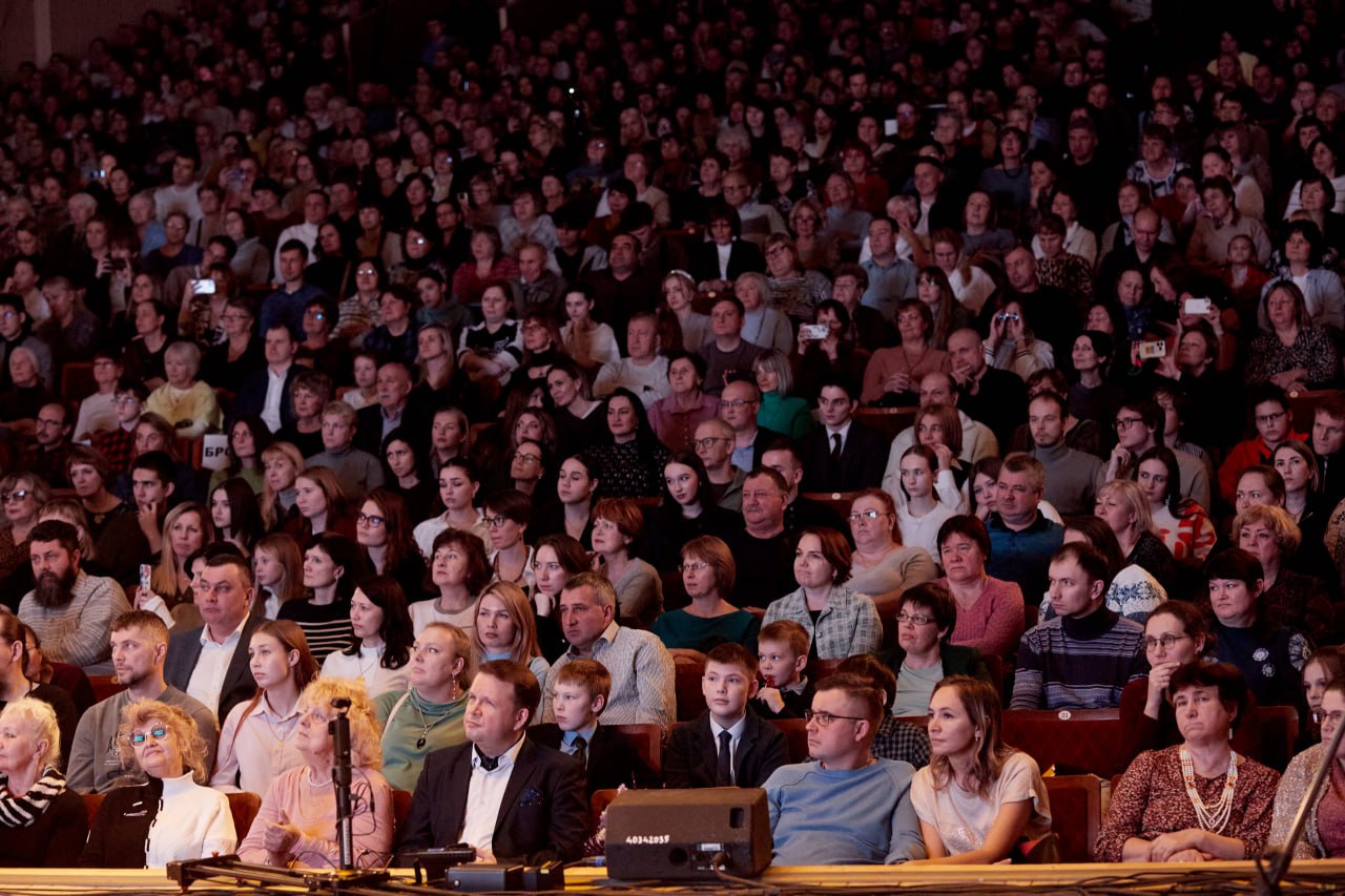 Этно рок концерт «Ой, то не вечер» в рамках проекта «Есть на Волге утёс» стал не просто музыкальным событием прошедшего воскресного вечера — это было возвращение к нашим корням, к тем смыслам, которые передавались из уст в... Этно рок концерт «Ой, то не вечер» в рамках проекта «Есть на Волге утёс» стал не просто музыкальным событием прошедшего воскресного вечера — это было возвращение к нашим корням, к тем смыслам, которые передавались из уст в...