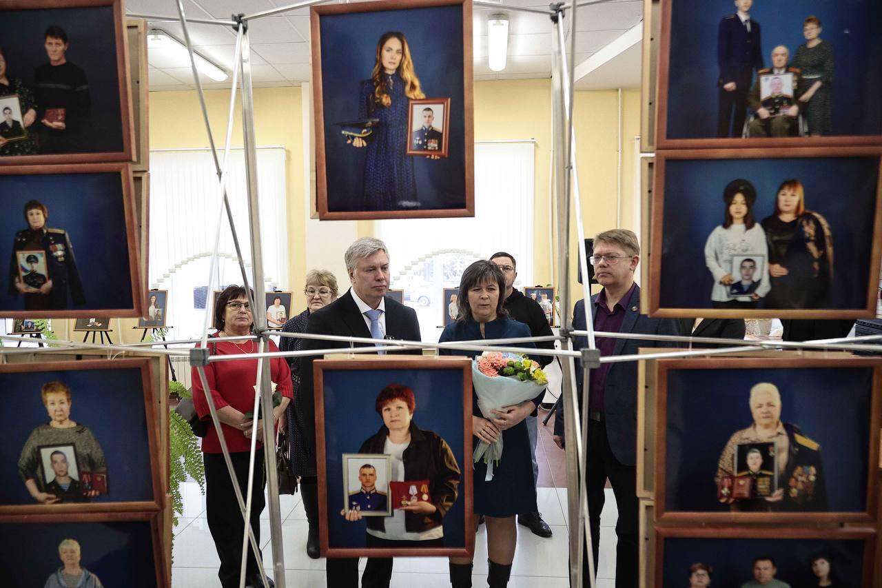 В Ульяновске открылась фотовыставка «Семьи Героев» — акция памяти, объединившая сердца