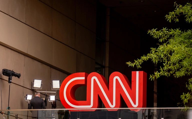 Гендиректор Paramount Skydance Дэвид Эллисон пообещал Белому дому, что внесет «радикальные изменения» в работу телеканала CNN, если президентская администрация обеспечит ему покупку Warner Bros