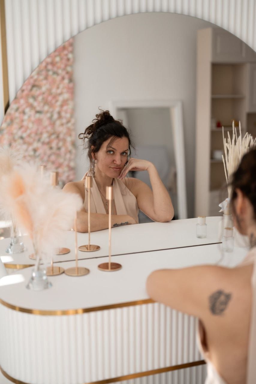 Утопила новорожденного сына: блогер и автор курса по родовой системе убила собственного ребенка в тазу с водой, сообщили в Следкоме Петербурга