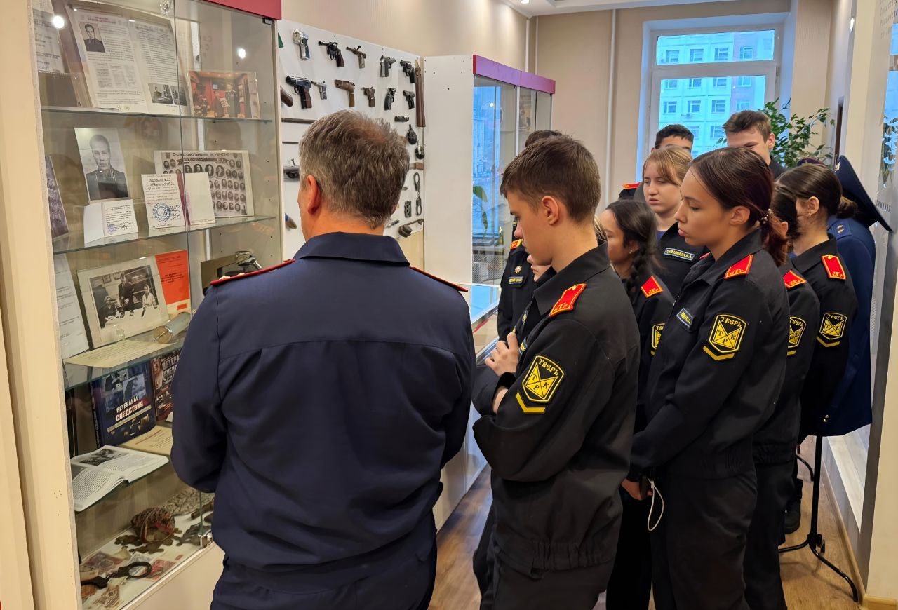 В День Героев Отечества офицер Следственного комитета встретился с кадетами профильного класса В День Героев Отечества офицер Следственного комитета встретился с кадетами профильного класса