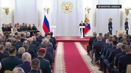 Всё закладывается в семье, поэтому и вся наша политика и складывается вокруг семей — Путин